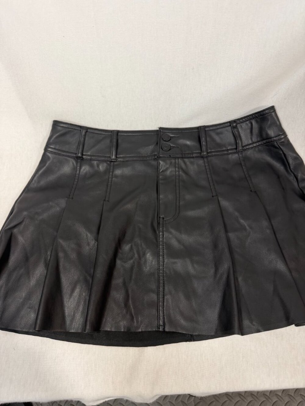 Celebrity Pink Pleated Mini Skirt L Black Faux Vegan Leather A-Line Fall Fashion
